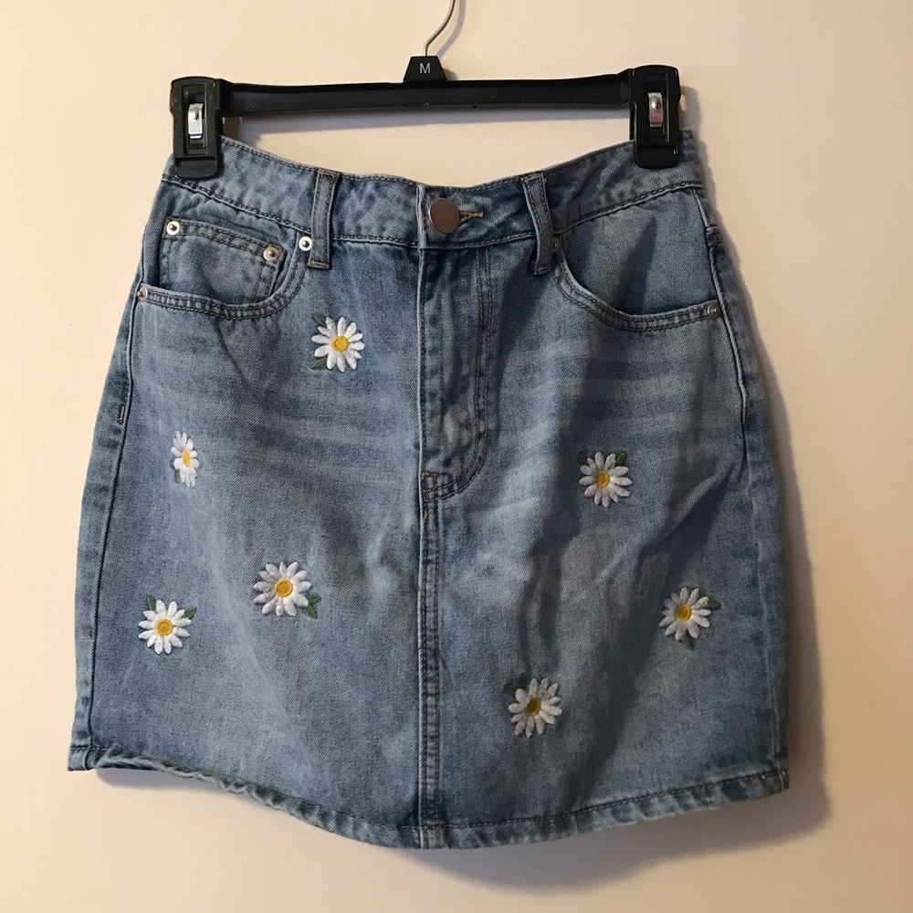 High-waited flower skirt!